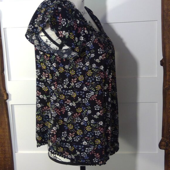 Self E Women's Floral Top on Black Background (Size L) - Picture 2 of 6